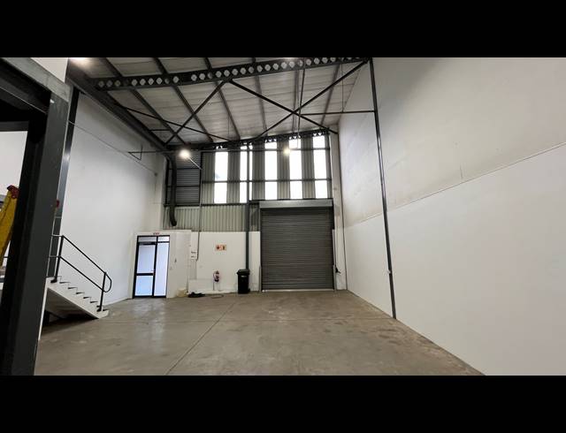246M² WAREHOUSE TO LET IN MEADOWDALE